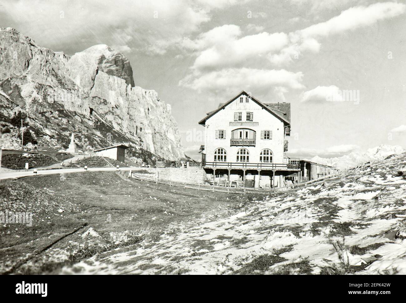 Der Falzarego Pass (Dolomiti) in einem Bild der frühen Sechziger Jahre Stockfoto