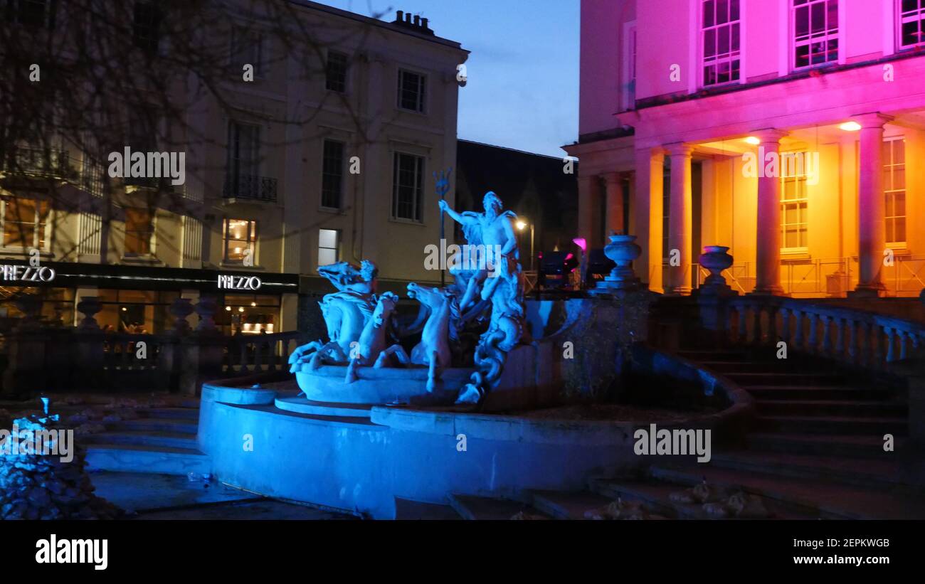 Neptun's Fountain die Promenade Cheltenham während Light Up Cheltenham Festival, Regency Town, Spring Fiesta, Englisch Tourismus, Reisen Stockfoto