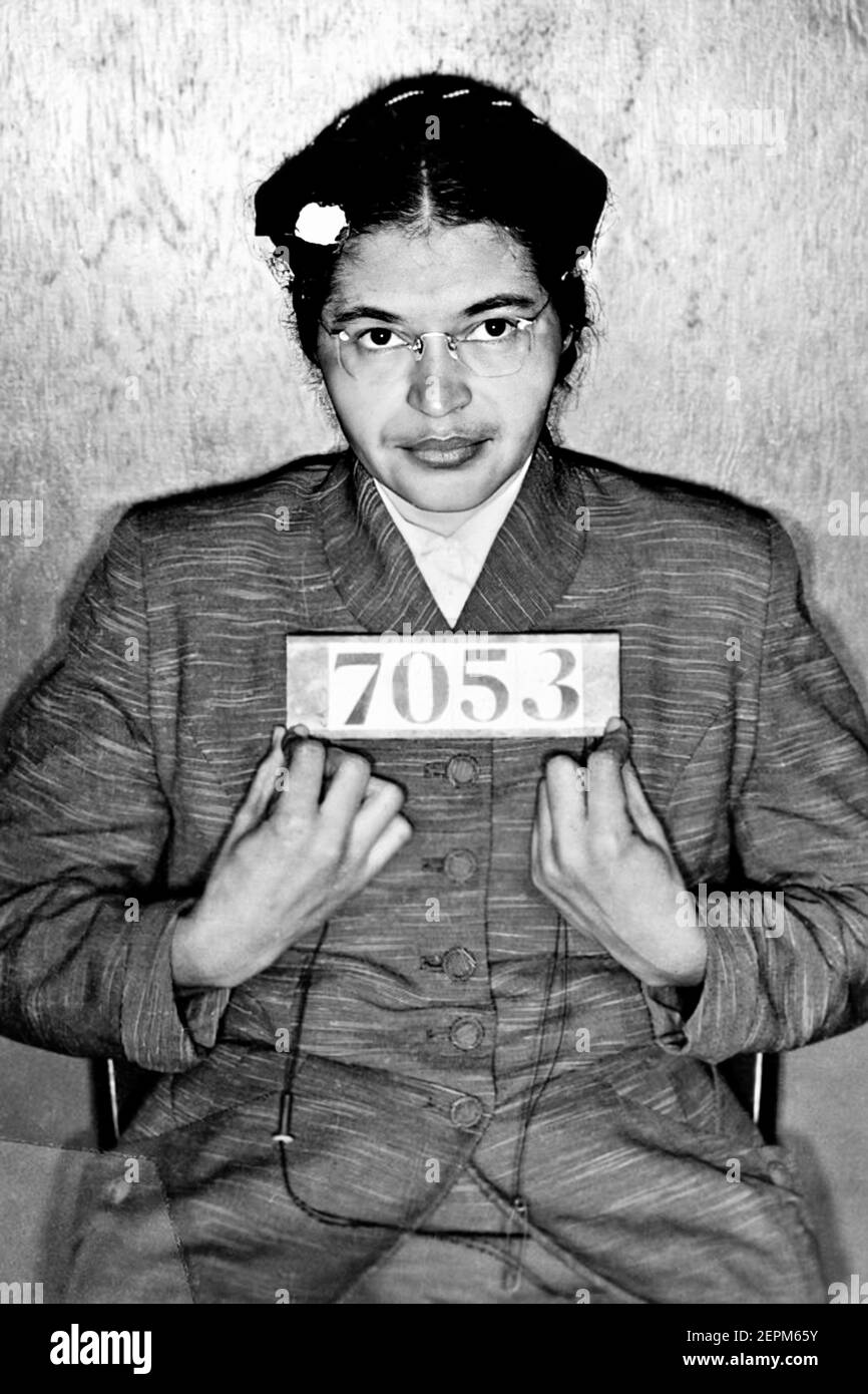 1956 , 22 februar, Montgomery , Alabama , USA : Mugshot des Aktivisten in der Bürgerrechtsbewegung ROSA PARKS ( 1913 - 2005 ), nach seiner Verhaftung wegen ungeordnetem Verhalten in Montgomery im Februar 1956 genommen . Parks und mehrere andere Stadtbewohner wurden wegen ihrer Teilnahme am Montgomery Bus Boykott, einer wichtigen frühen Kampagne der Bürgerrechtsbewegung, verhaftet. - FOTO SEGNALETICA - Portrait - ritratto - DIRITTI CIVILI - BÜRGERRECHTE - AFROAMERICANI - AFROAMERIKANER - Afro Americani - Afro americans - ATTIVISTA - abolizione separazionismo apartaid - lens - occhiali da vista - hat - cappel Stockfoto