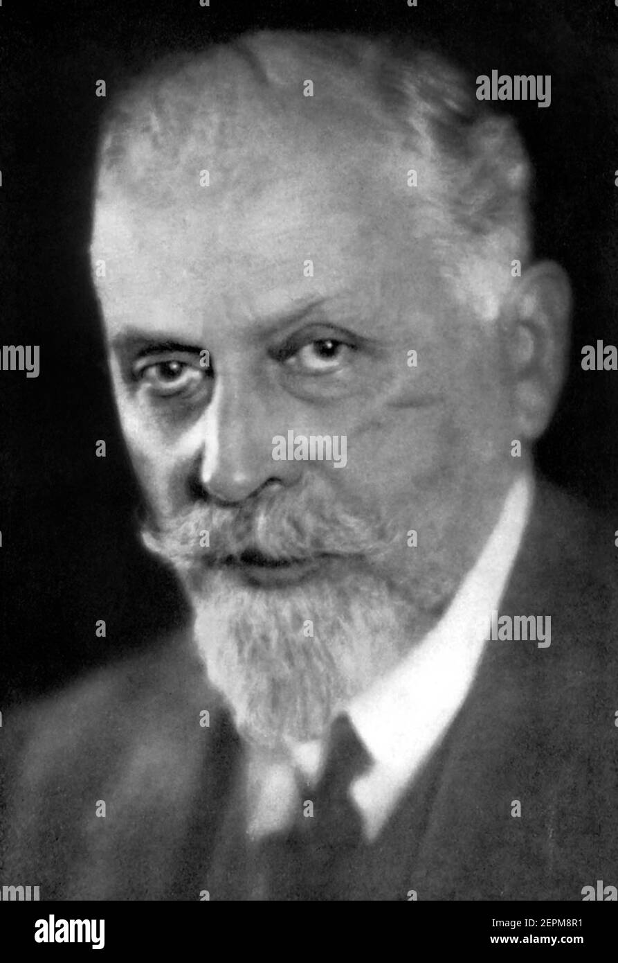 1925 Ca, DEUTSCHLAND : der deutsche Arzt, Psychiater Albert Freiherr VON SCHRENCK-NOTZING ( 1862 - 1929 ). Psychischer Forscher , gewidmet Studium der paranormalen Ereignisse im Zusammenhang mit Mediumship , Hypnose und Telepathie . Wird als der erste forensische Psychologe in der Welt gutgeschrieben. Foto eines unbekannten Fotografen .- GESCHICHTE - FOTO STORICHE - PSICHIATRA - PSICHIATRIA - SCHRENCK -NOTZING - PARAPSICOLOGIA - parapsicologo - telepatia - medianicità - MEDIUM - scienziato - MEDICO - MEDICINA - Portrait - ritratto - PSICOLOGO - PSICOLOGIA - PSYCOLOGY - barba - SCIENZA - DOTTORE - WISSENSCHAFT Stockfoto