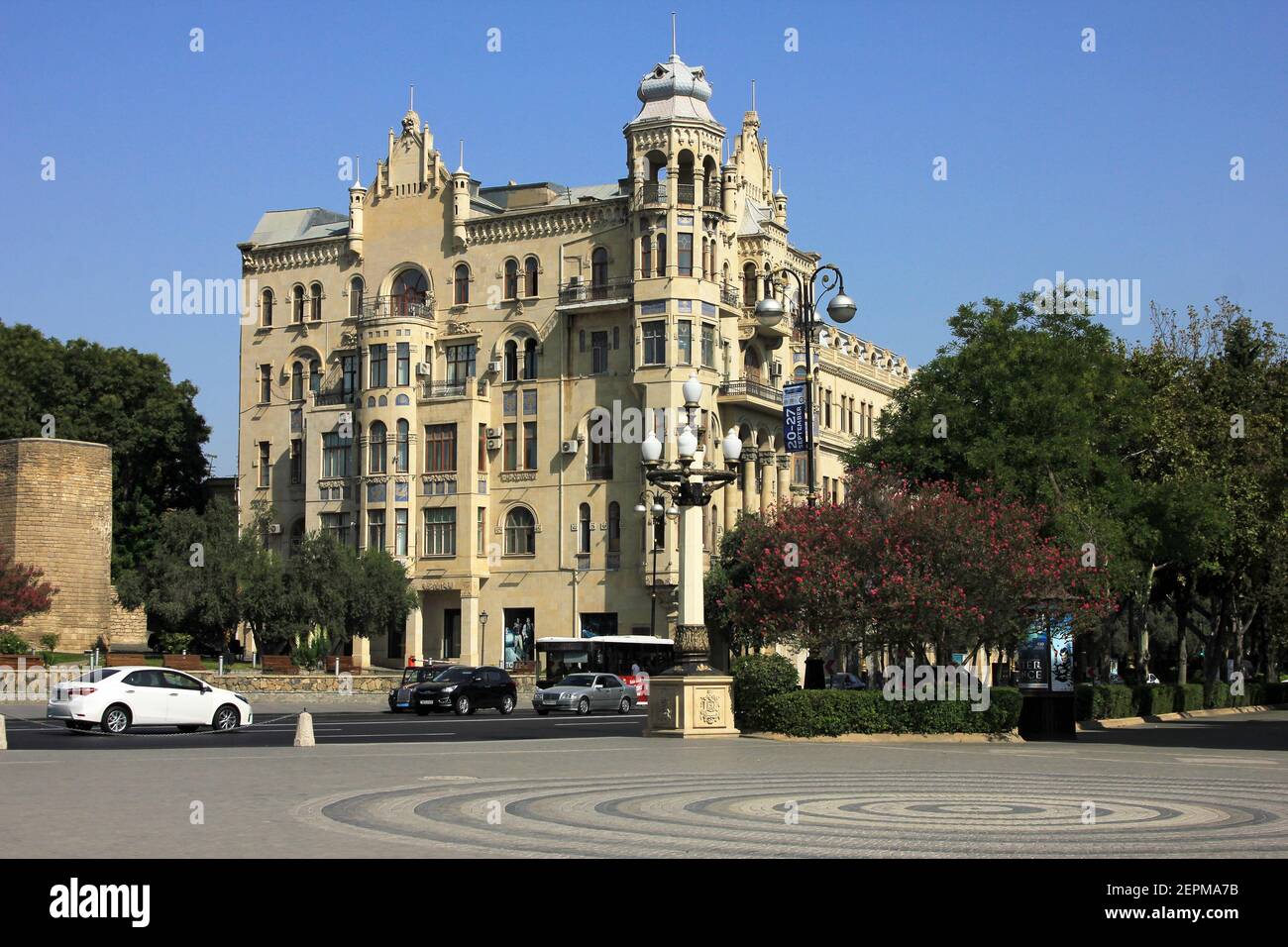 Baku Stadt. Aserbaidschan. 09.08.2018 Jahre. Ein altes Haus neben dem Maiden Tower. Stockfoto