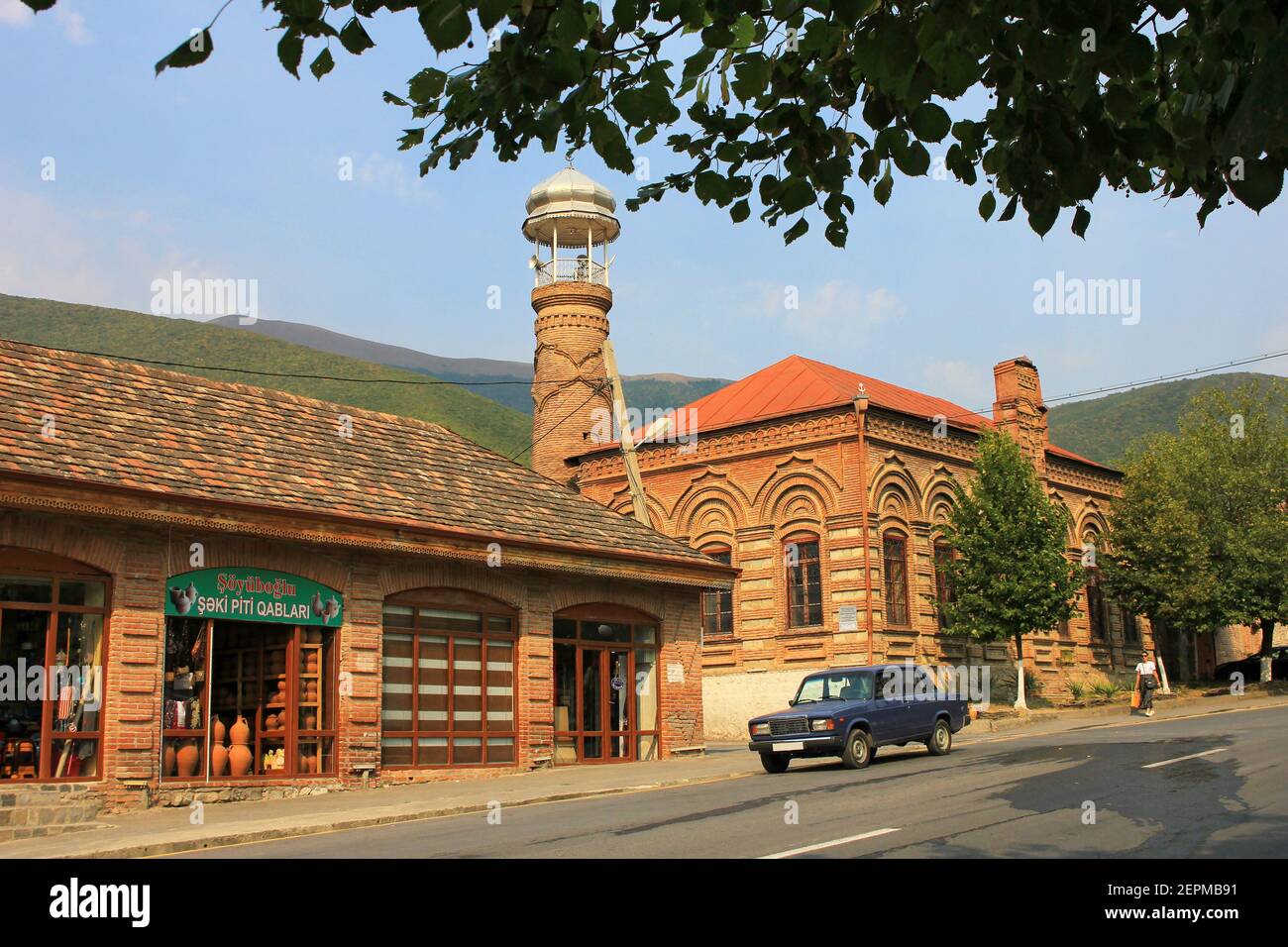 Sheki City. Aserbaidschan. 08.24.2019 Jahre. Wunderschöne alte Stadthäuser. Stockfoto