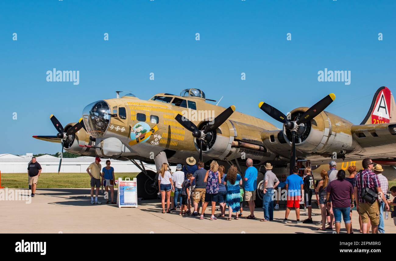 B17 „Nine-O-Nine“ fliegende Festung. Gedreht auf der Airshow „Wings of Freedom“, Valparaiso, Indiana, August 3 2019. Stockfoto