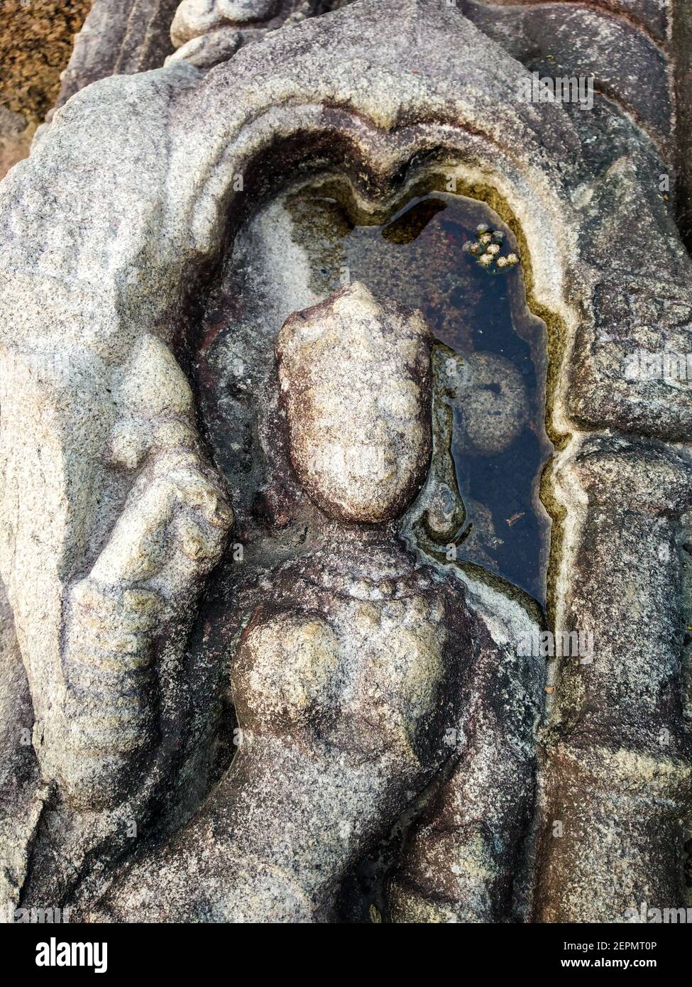Schönes Innere des Tempels von Bamuni Hügel von Tezpur, Indien. Vintage-Tempel oder indischen Tempelstein. Alter indischer Tempel oder alter Assam Tempel. Stockfoto