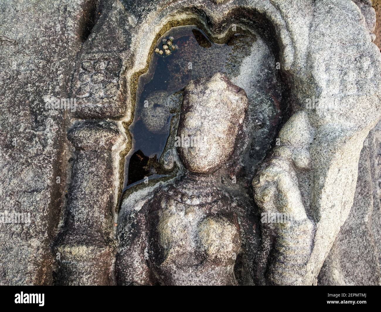 Schönes Innere des Tempels von Bamuni Hügel von Tezpur, Indien. Vintage-Tempel oder indischen Tempelstein. Alter indischer Tempel oder alter Assam Tempel. Stockfoto