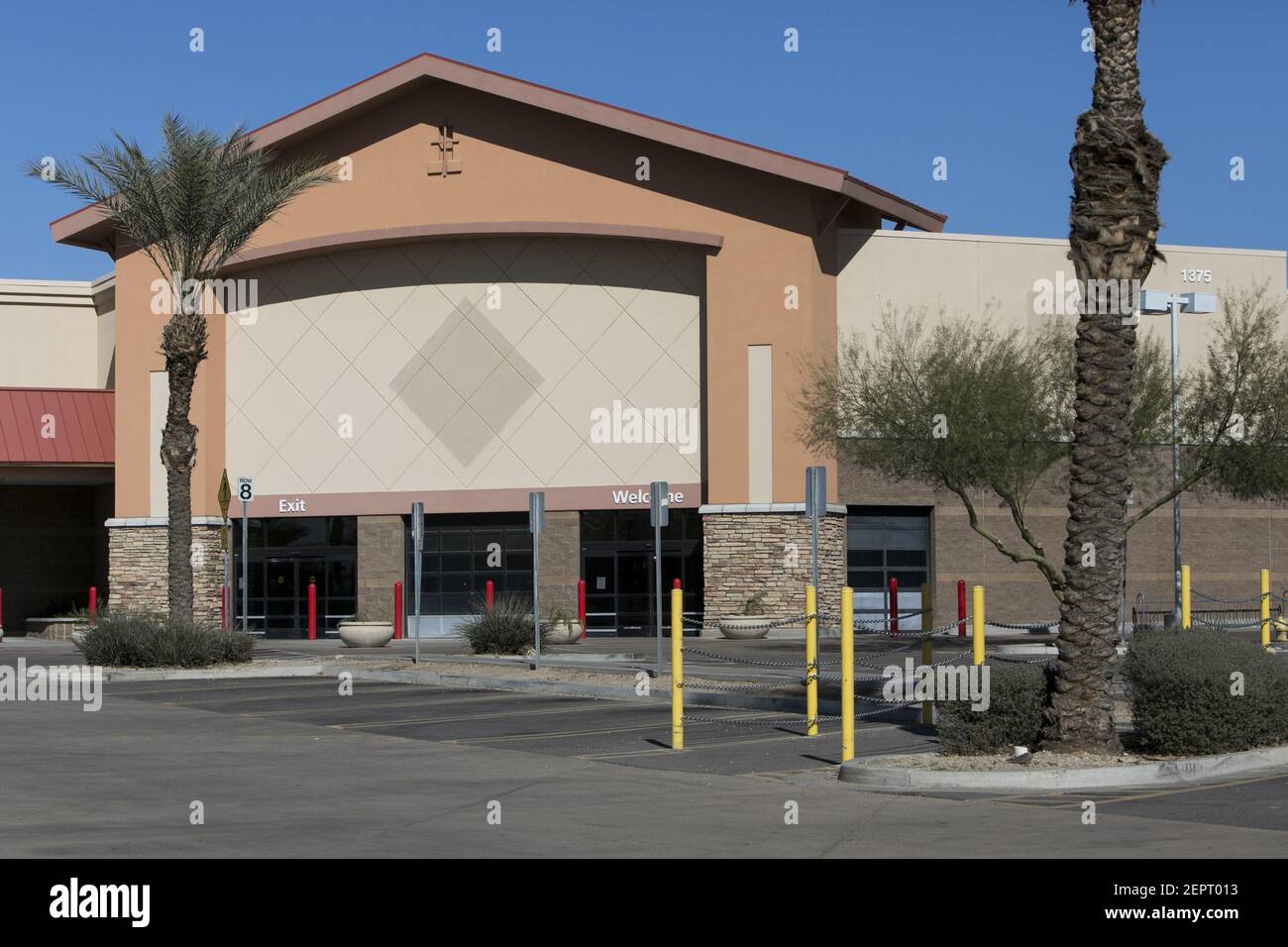Die Umrisse eines Logos vor einem kürzlich geschlossenen Sam's Club Lager Club Store in Chandler, Arizona, am 3. Februar 2018. (Foto von Kristoffer Tripplaar/Sipa USA) Stockfoto