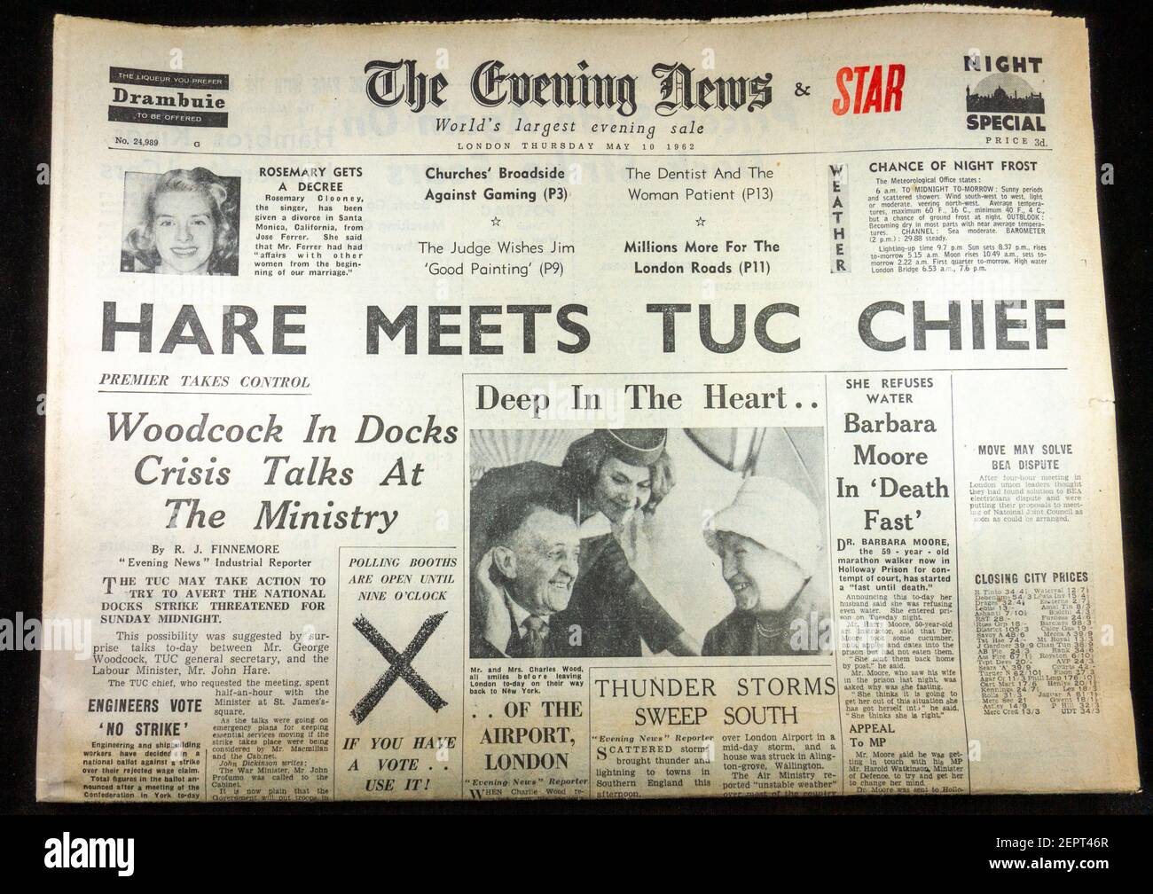 Titelseite und Überschrift der Zeitung Evening News (Donnerstag, 10th. Mai 1962), London, UK. Stockfoto