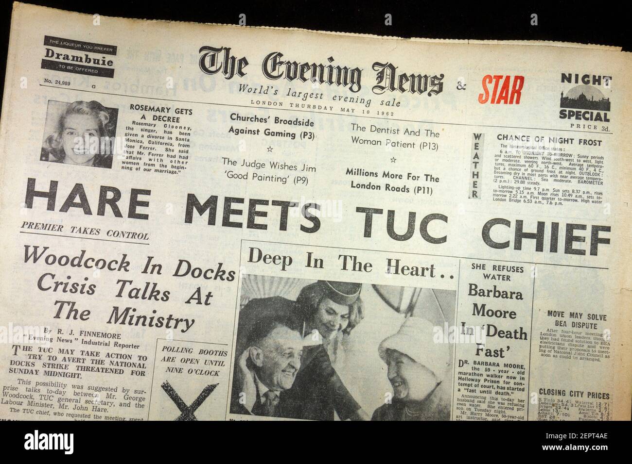 Titelseite und Überschrift der Zeitung Evening News (Donnerstag, 10th. Mai 1962), London, UK. Stockfoto