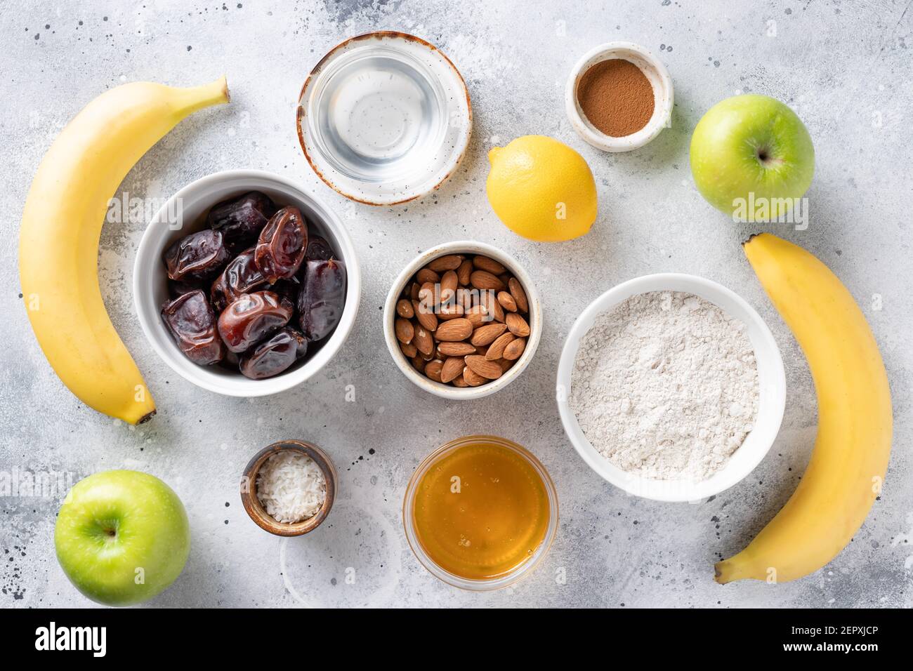 Flache Lay-Komposition mit Zutaten für veganes Backen Stockfoto