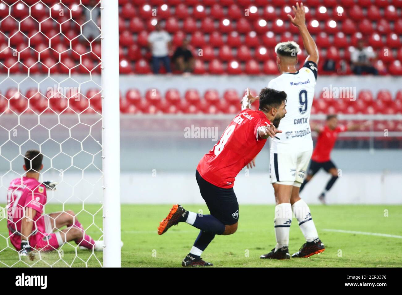 BUENOS AIRES, 27,02.2021: Von während des Spiels zwischen Independiente und Gimnasia für die Copa Liga Profesional Argentina (Néstor J. Beremblum) Stockfoto