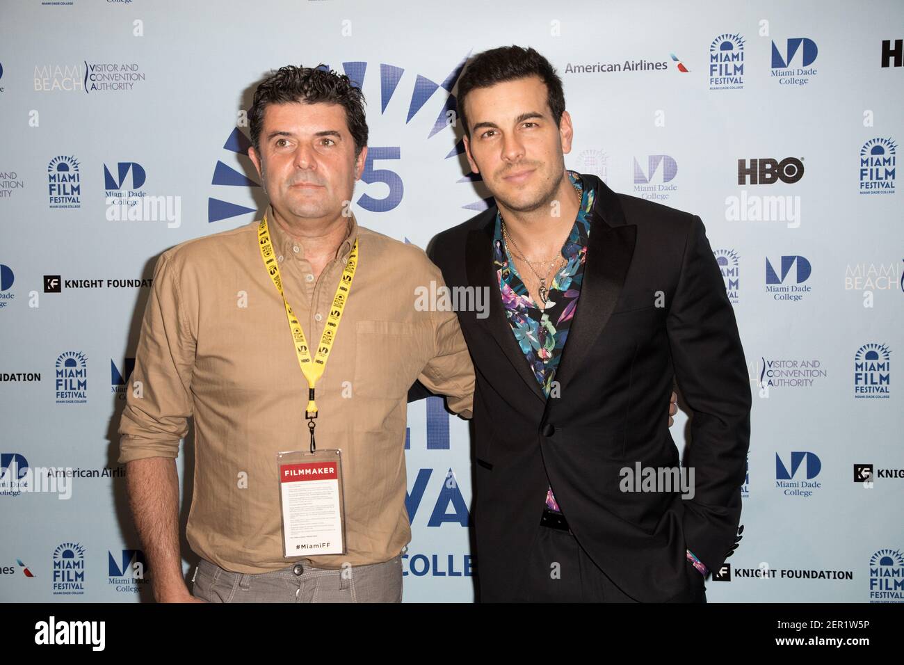 MIAMI BEACH, FLORIDA-MÄRZ 15: Regisseur Samu Fuentes und Schauspieler Mario Casas werden während der Premiere von "The Spin off the Wolf" während des Miami Film Festivals am 15. März 2018 in Miami Beach, Florida, zu sehen sein. Stockfoto