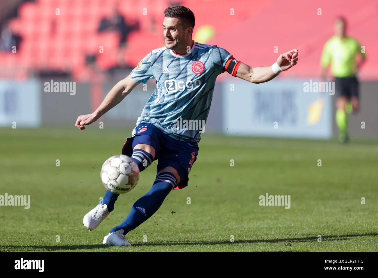 EINDHOVEN, NIEDERLANDE - FEBRUAR 28: Dusan Tadic von Ajax während des niederländischen Eredivisie-Spiels zwischen PSV und Ajax im Philips Stadion am 28. Februar 20 Stockfoto