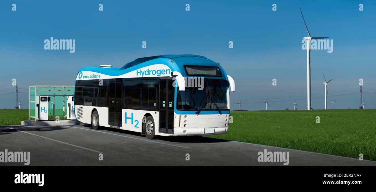 An der Bushaltestelle steht ein Wasserstoff-Brennstoffzellen-Bus Stockfoto