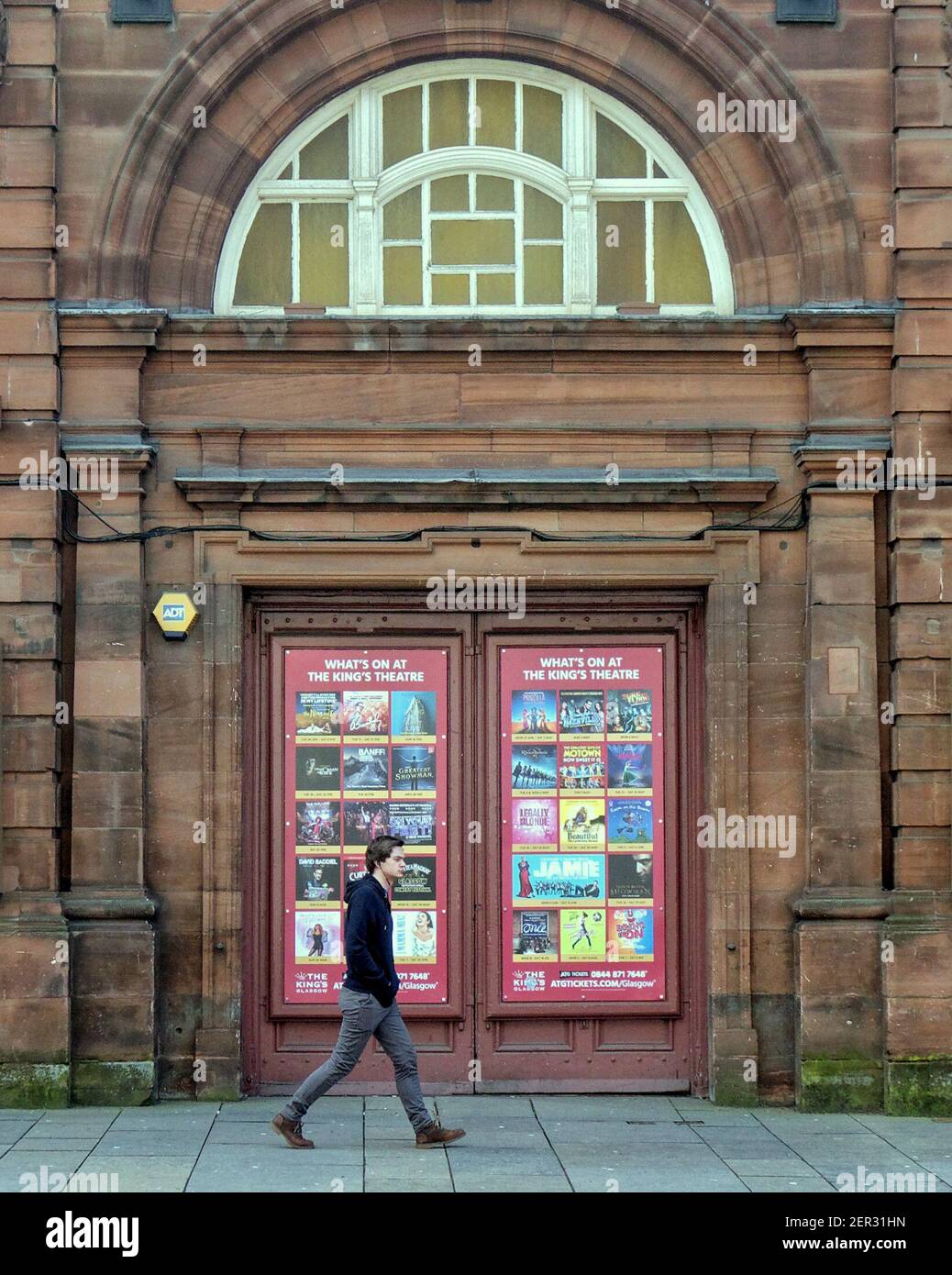 Glasgow, Schottland, Großbritannien, 28th. Februar 2021, Lockdown Sonntag sah das Kings Theater seine hoffnungsvollen Plakate für das britische Theater, das es irgendwann im leeren Stadtzentrum wieder öffnen wird. Credit Gerard Ferry/Alamy Live News Stockfoto