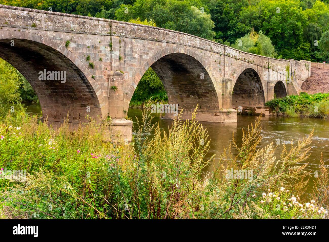 Der Fluss Wye an der Kerne Brücke gebaut 1825-8 in der Wye Valley Gebiet von außergewöhnlicher natürlicher Schönheit in Herefordshire England UKS Stockfoto