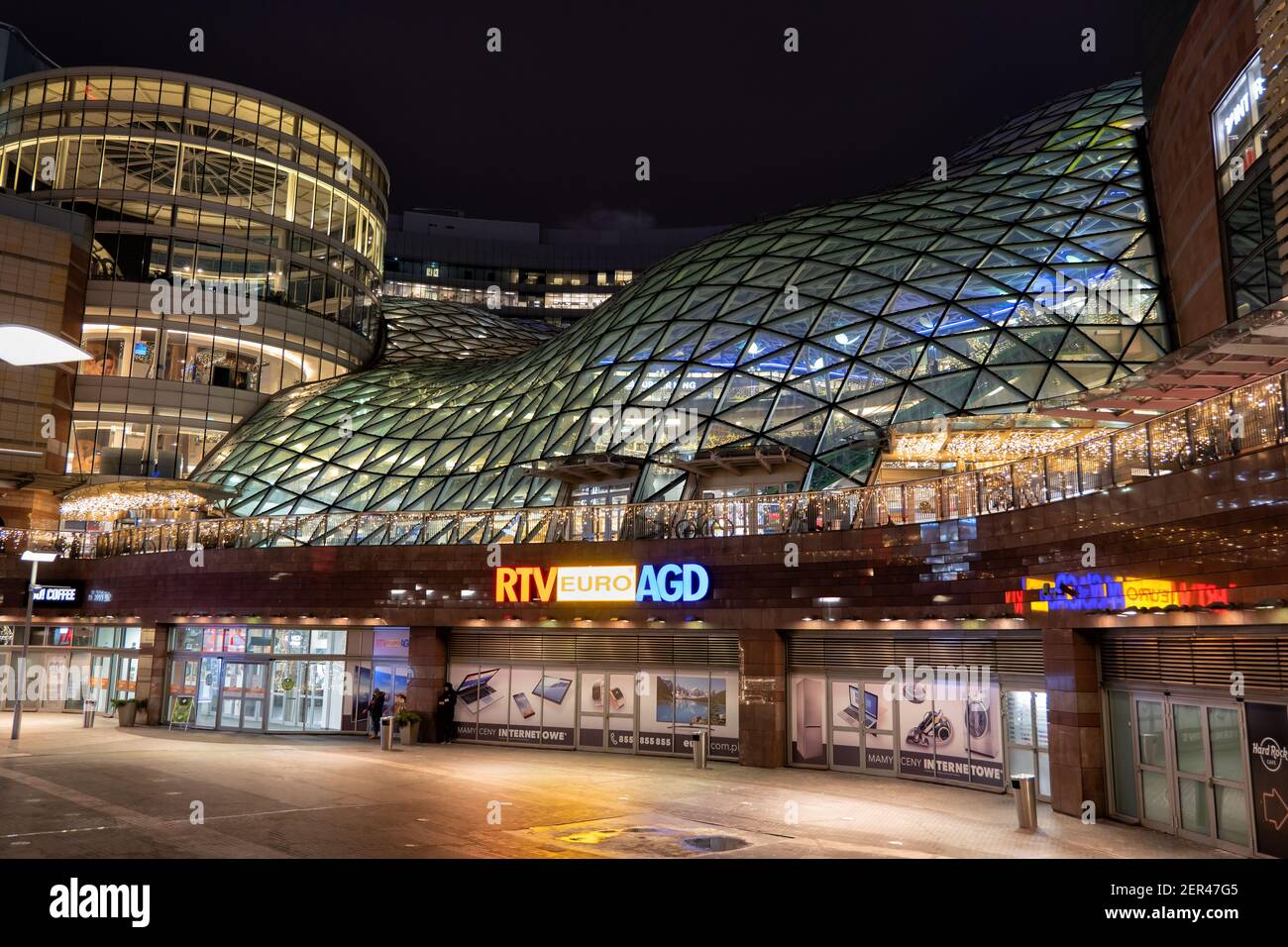Polen, Warschau, Zlote Tarasy Einkaufszentrum und Unterhaltungskomplex bei Nacht, moderne Architektur in der Hauptstadt Stockfoto