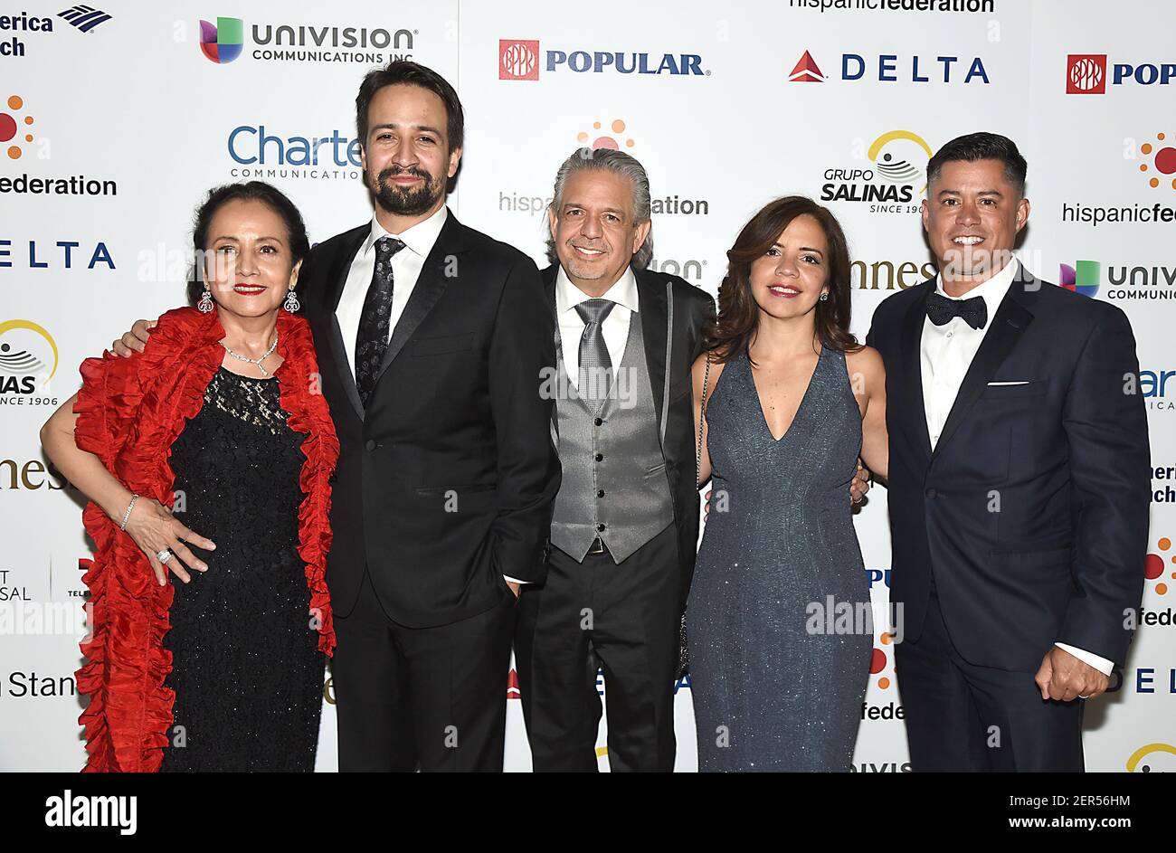 Lin Manuel Miranda Und Familie Mutter Dr Luz Towns Miranda Vater Luis Miranda Und Schwester Und Schwager Nehmen Am 19 April 2018 An Der Spring Gala Der Hispanic Federaton Im American Museum Of Natural
