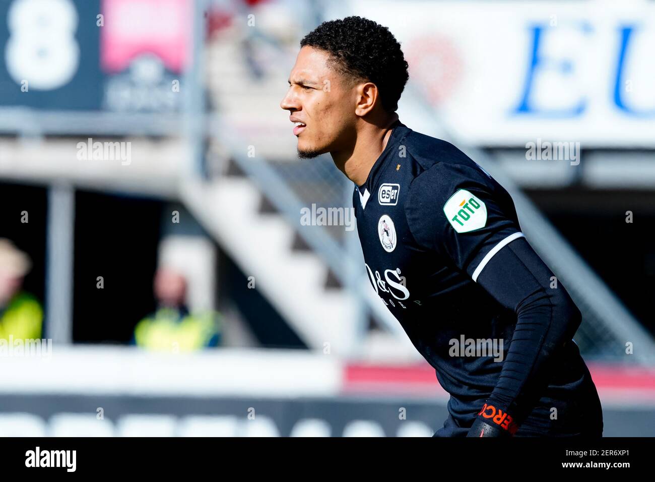 ROTTERDAM, NIEDERLANDE - FEBRUAR 28: Torhüter Maduka Okoye von Sparta Rotterdam während des Eredivisie-Spiels zwischen Sparta Rotterdam und Willem II A Stockfoto