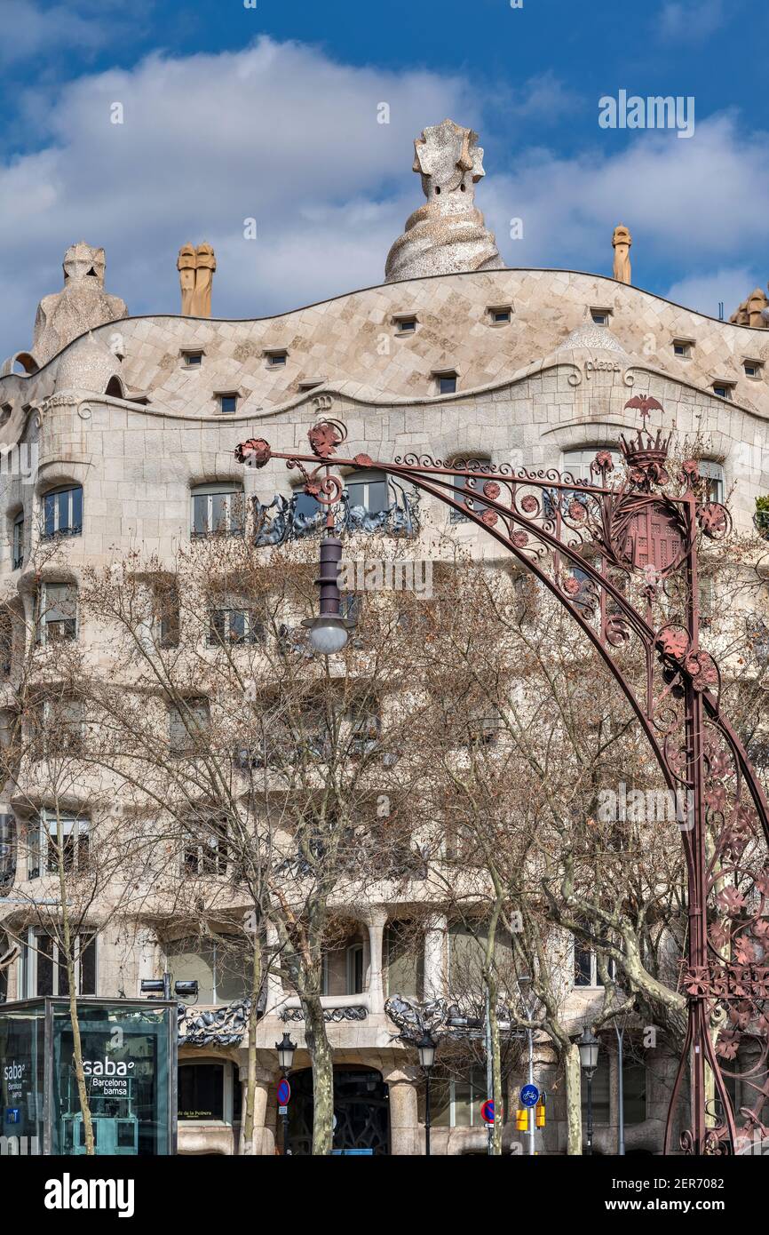 Fassade von Gaudis Casa Mila oder La Pedrera, Barcelona, Katalonien, Spanien Stockfoto Fassade von Gaudis Casa Mila oder La Pedrera, Barcelona, Katalonien, Spanien Stockfoto