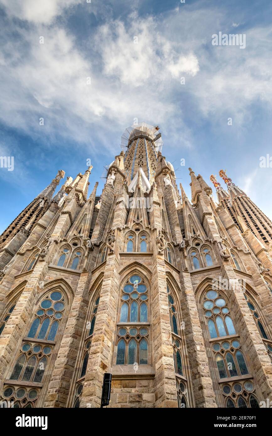 Niedrige Ansicht der Basilika Sagrada Familia, Barcelona, Katalonien, Spanien Stockfoto