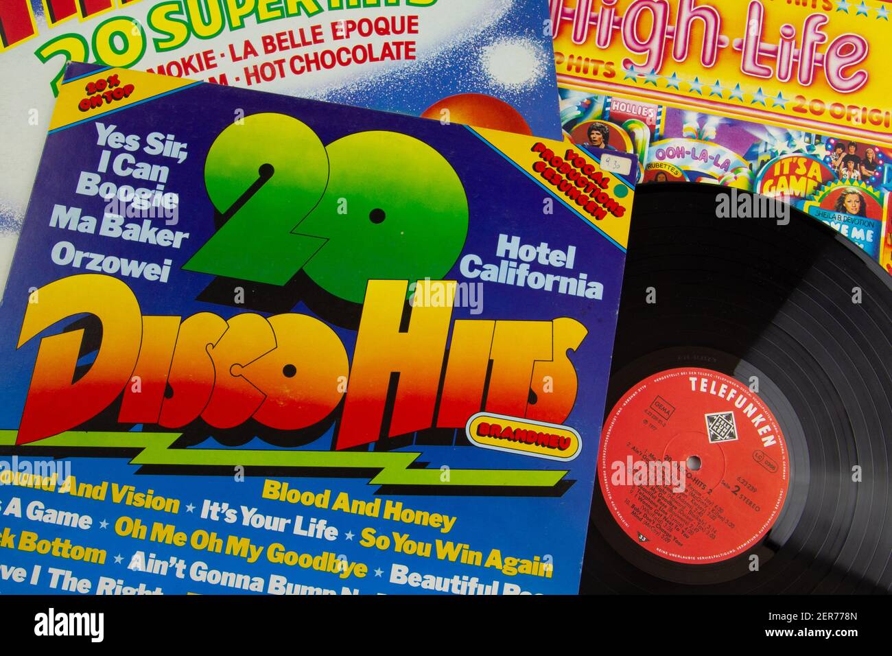 Schwäbisch Hall, Deutschland - 28. Februar 2021: Vinylplatten-Cover mit Disco-Musik aus den siebziger Jahren Stockfoto