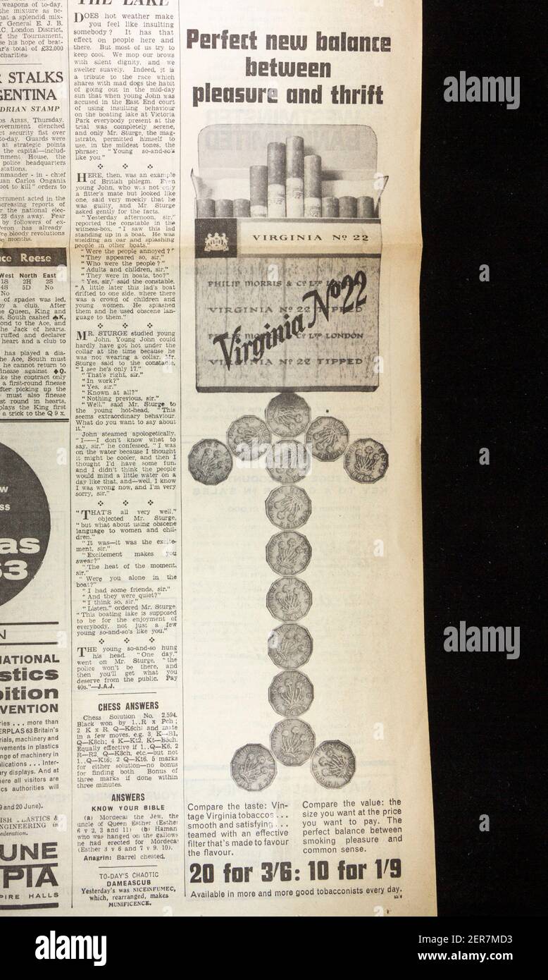 Anzeige für Virginia Zigaretten in der Zeitung Evening News (Donnerstag, 13th. Juni 1963), London, Großbritannien. Stockfoto