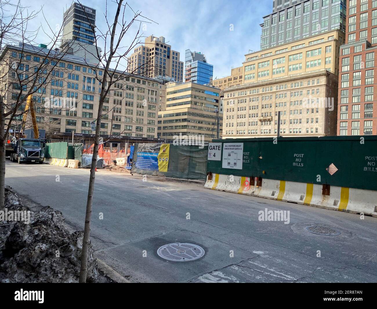 New York, NY, USA - 1. März 2021: Baustelle für Disney-Hauptquartier am 4 Hudson Square in SOHO Stockfoto