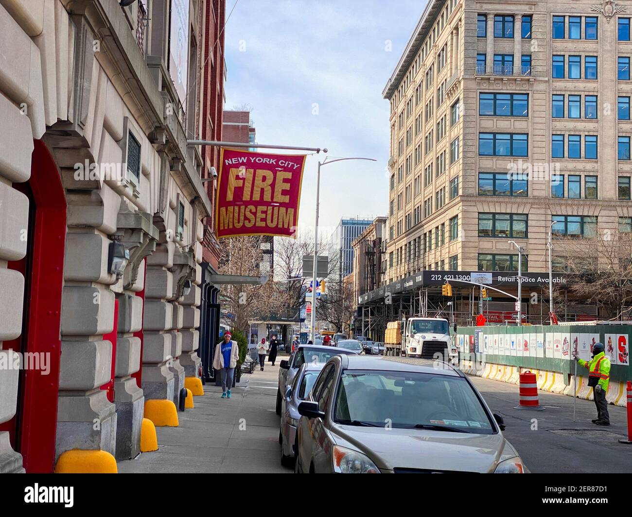 New York, NY, USA - 1. März 2021: Banner des New York City Fire Museums auf der Spring Street in SOHO Stockfoto