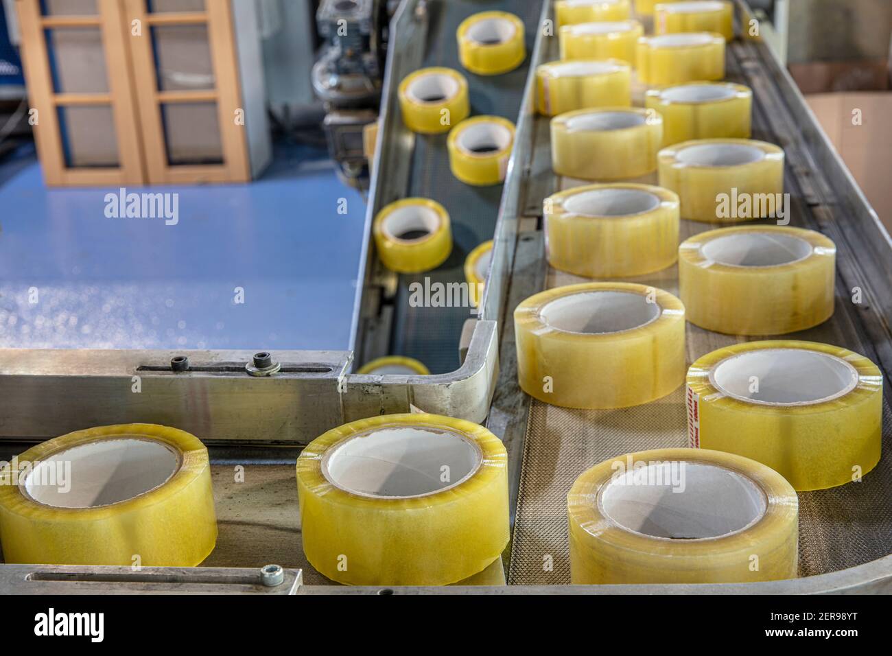 Verpackungsband Fabrik. Herstellung Von Klebeband. Umreifungsmaschine Für  Industrail Packaging Line, Moderne Maschine Für Verpackungslinie In Der  Fabrik, Industri Stockfotografie - Alamy