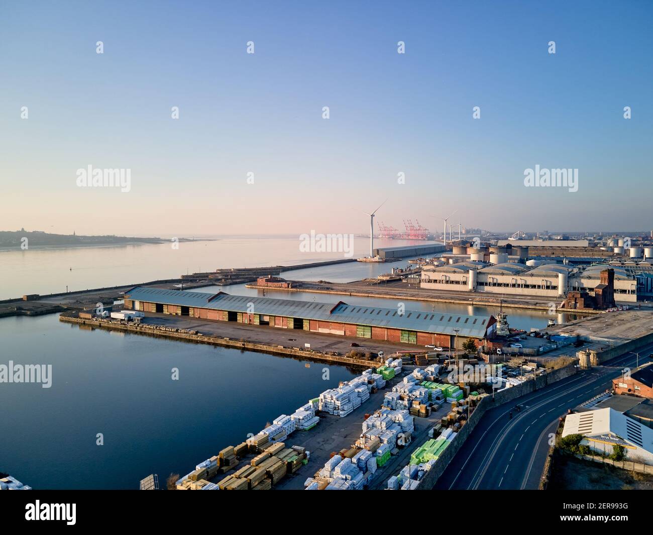 Luftaufnahmen von Bramley Moore Dock, Liverpool. Die Pläne des Everton FC für ein neues Stadion mit 52.000 Sitzplätzen wurden von den Stadträten von Liverpool genehmigt. Stockfoto