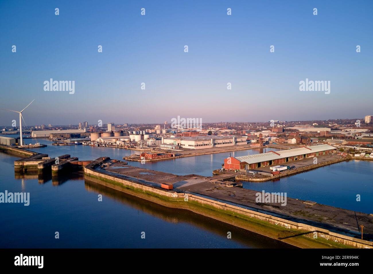 Luftaufnahmen von Bramley Moore Dock, Liverpool. Die Pläne des Everton FC für ein neues Stadion mit 52.000 Sitzplätzen wurden von den Stadträten von Liverpool genehmigt. Stockfoto