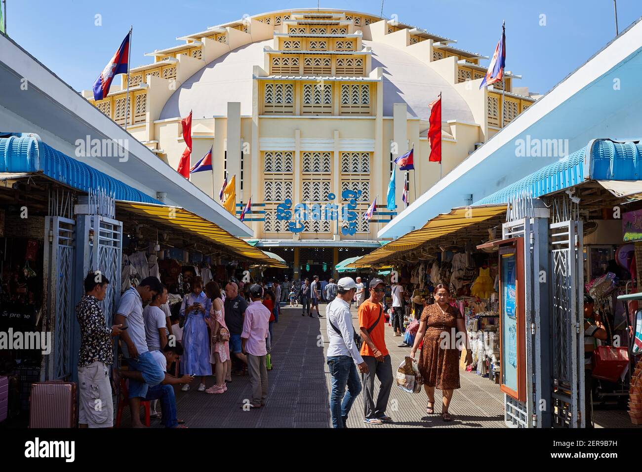 Central Market Building, Phnom Penh, Kambodscha. Das schöne Art Deco-Gebäude wurde vom französischen Architekten Jean Desbois entworfen und 1937 eröffnet. Stockfoto