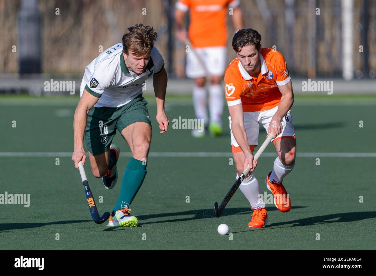 ROTTERDAM, NIEDERLANDE - FEBRUAR 27: Thijs van Dam von Rotterdam, Caspar Van Dijk von Bloemendaal während des holländischen Hockeymänner Hoofdklasse-Spiels dazwischen Stockfoto