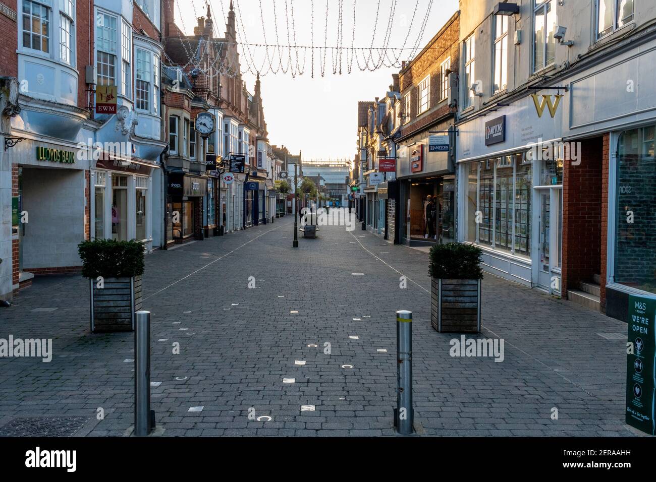 Carfax, Horsham West Sussex während der Sommersperrung 2020 leer verlassen Stockfoto