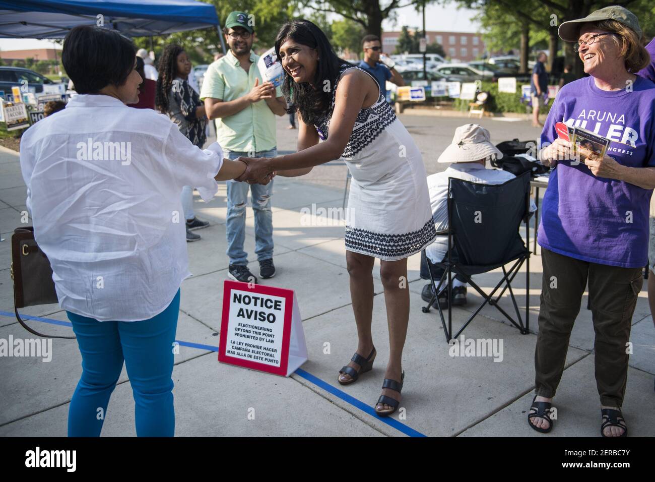 USA JUNI 18 Aruna Miller, die für die Nominierung der Demokraten im