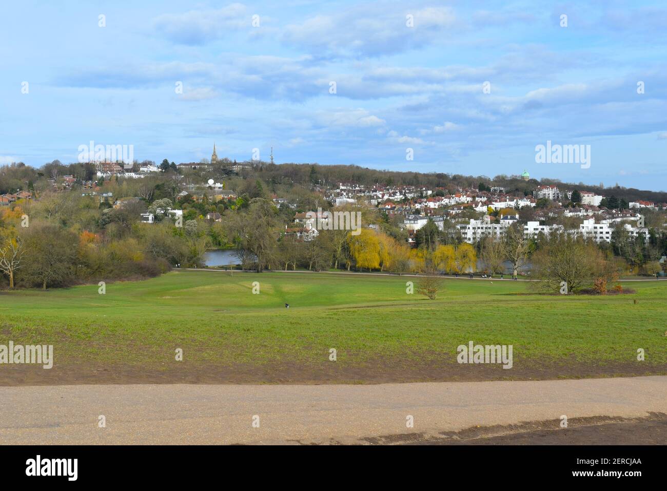 Parliament Hill ist der höchste Aussichtspunkt der freien Stadt in London. Es wird mit der Northern Line erreicht, die an der Hampstead U-Bahn-Station ausfährt. Stockfoto