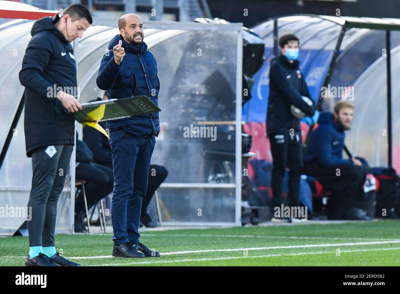 ALKMAAR, NIEDERLANDE - FEBRUAR 28: Trainer Pascal Jansen von AZ während des niederländischen Eredivisie-Spiels zwischen AZ und Feyenoord am 2. Februar im AFAS Stadion Stockfoto