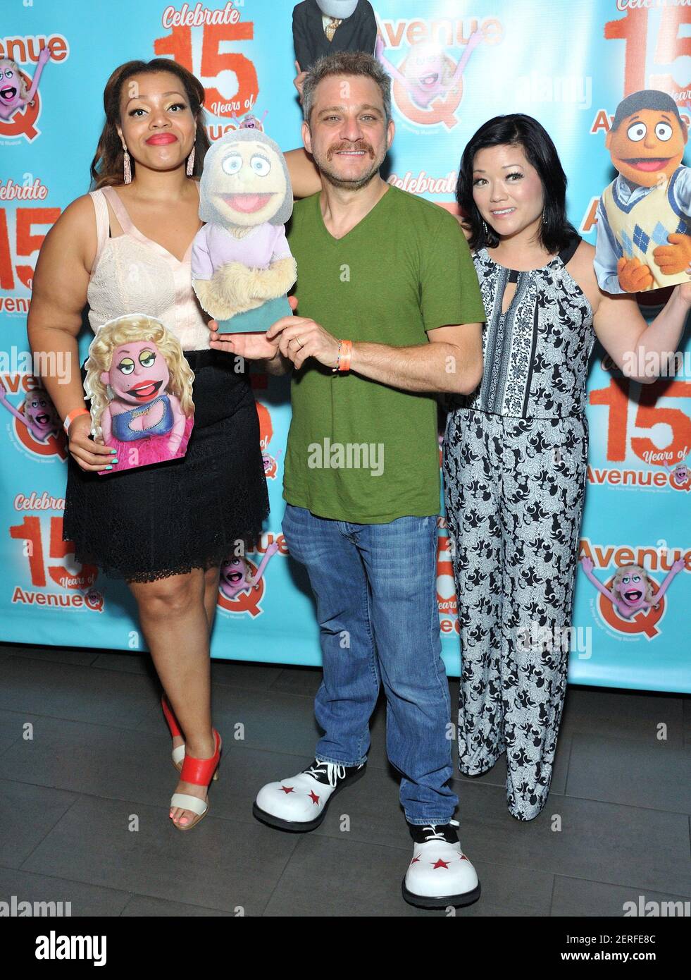 L-R: Schauspieler Carmen Ruby Floyd, John Tartaglia und Erin Quill nehmen am 31. Juli 2018 an der Vorstellung zum Jubiläum der Avenue Q 15th im Novotel NY Times Square in New York, NY, Teil. (Foto von Stephen Smith/SIPA USA) Stockfoto