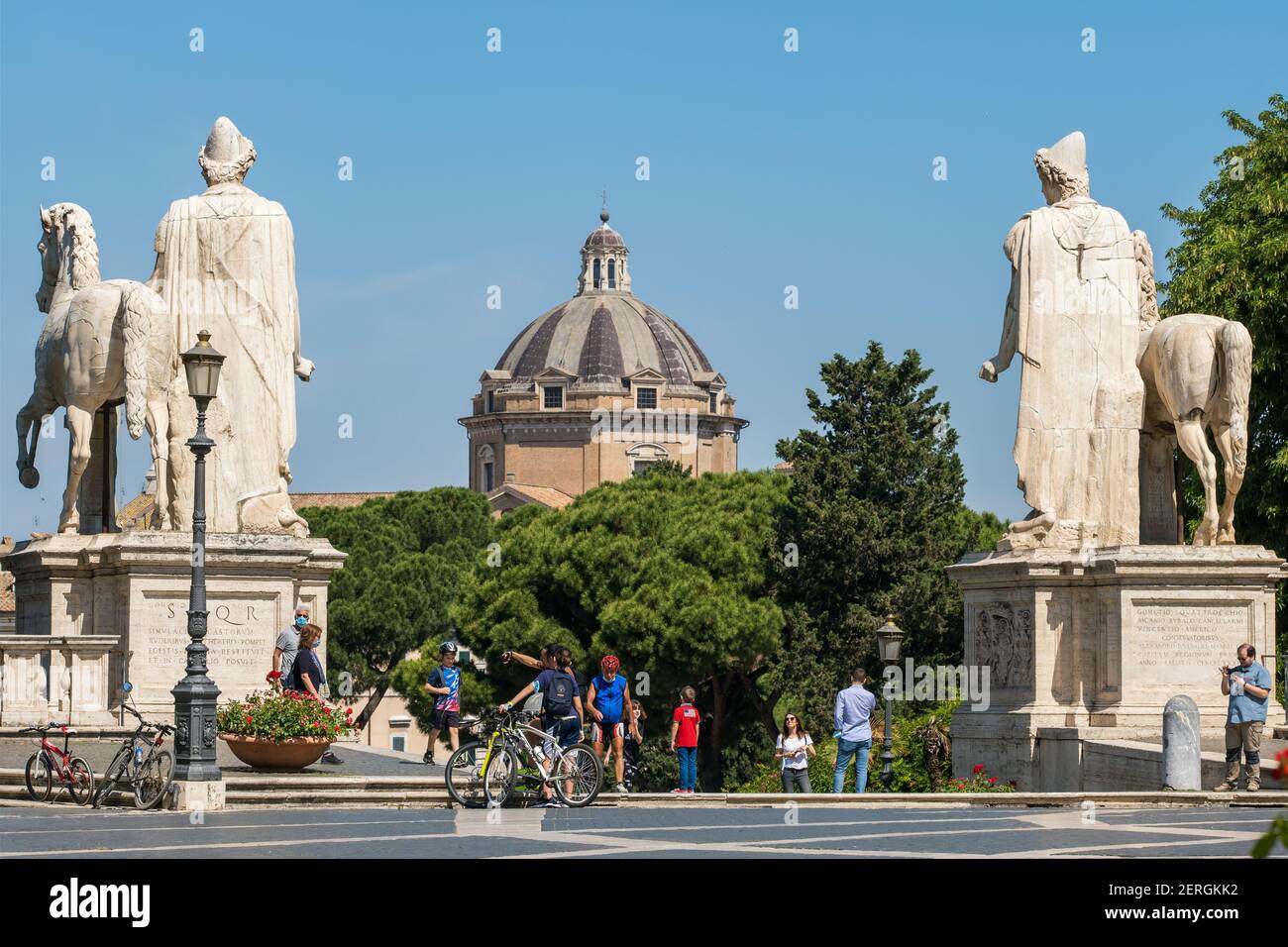 Nicht identifizierte Personen auf dem Capitolium Hügel oder Piazza del Campidoglio in Rom, Italien Stockfoto
