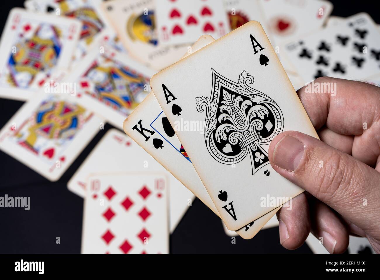 Blackjack Spiel, gewinnende Hand. Hintergrund mit Karten liegen auf dem Tisch. Stockfoto