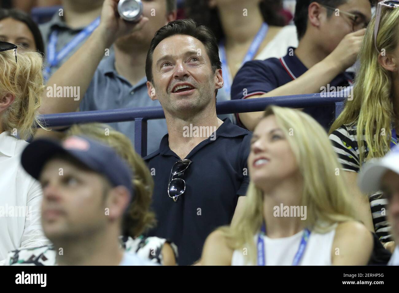 Schauspieler Hugh Jackman nimmt am Spiel Roger Federer of Switzerland gegen Yoshihito Nishioka of Japan Teil, das im Rahmen des US Open Tennis Tournaments 2018 im USTA Billie Jean King National Tennis Center im New Yorker Stadtteil Queens im 1. Lauf des Jahres im Arthur Ashe Stadium ausgetragen wird. Am 28th. August 2018. (Foto von Anthony Behar/Sipa USA) Stockfoto