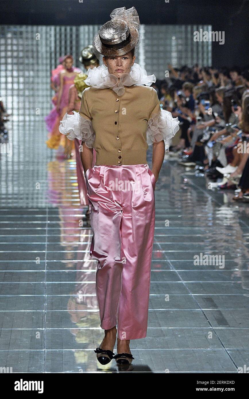 Model Anna Ewers lauft auf der Piste wahrend der Marc Jacobs Fashion Show im Fruhjahr Sommer 2019 die am 12. September 2018 in New York NY stattfand. Foto von Jonas Gustavsson Sipa USA