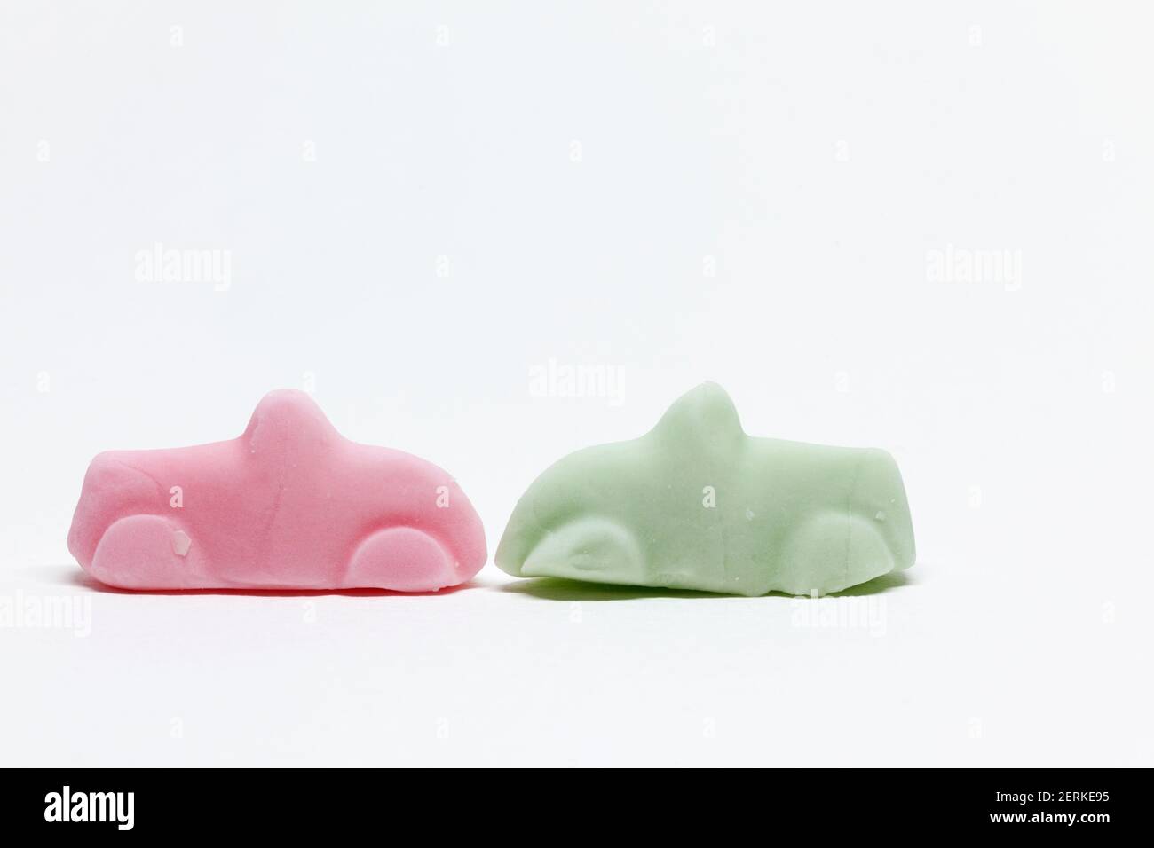 Ein rosa und ein grünes Bonbon Auto Stockfoto