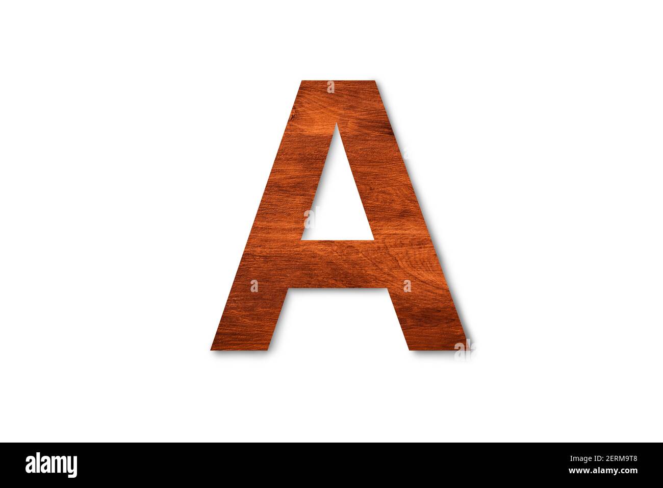 Moderne hölzerne Alphabet Buchstaben EIN isoliertes auf weißem Hintergrund mit Beschneidungspfad für Design Stockfoto