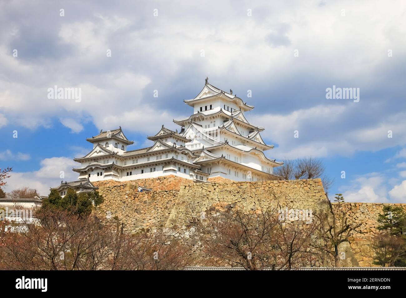 HIMEJI, JAPAN - APRIL 2, 2017 : Himeji Castle in Spring season., schöne weiße Reiher Castle in Hyogo Präfektur, Kansai Japan., mit schönen Cherr Stockfoto