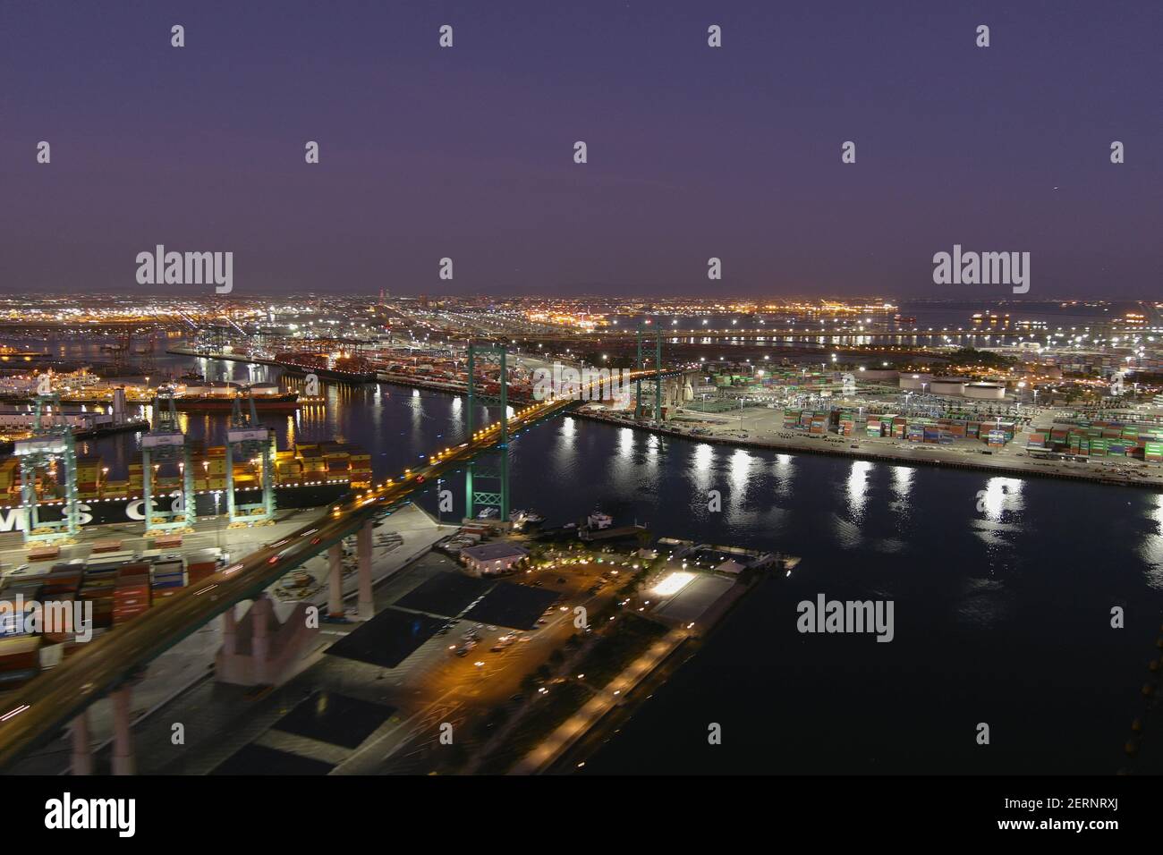 Eine Luftaufnahme der Vincent Thomas Brücke, Sonntag, 28. Februar 2021, in San Pedro, Kalif. Stockfoto
