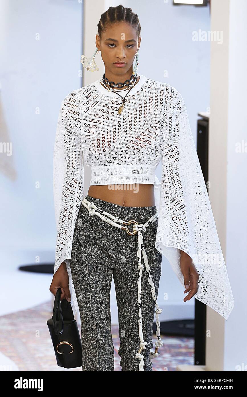 Model Janaye Furman läuft auf dem Laufsteg während der Chloé Fashion Show während der Pariser Fashion Week Spring Summer 2019, die am 27. September 2018 in Paris, Frankreich, stattfand. (Foto von Jonas Gustavsson/Sipa USA) Stockfoto