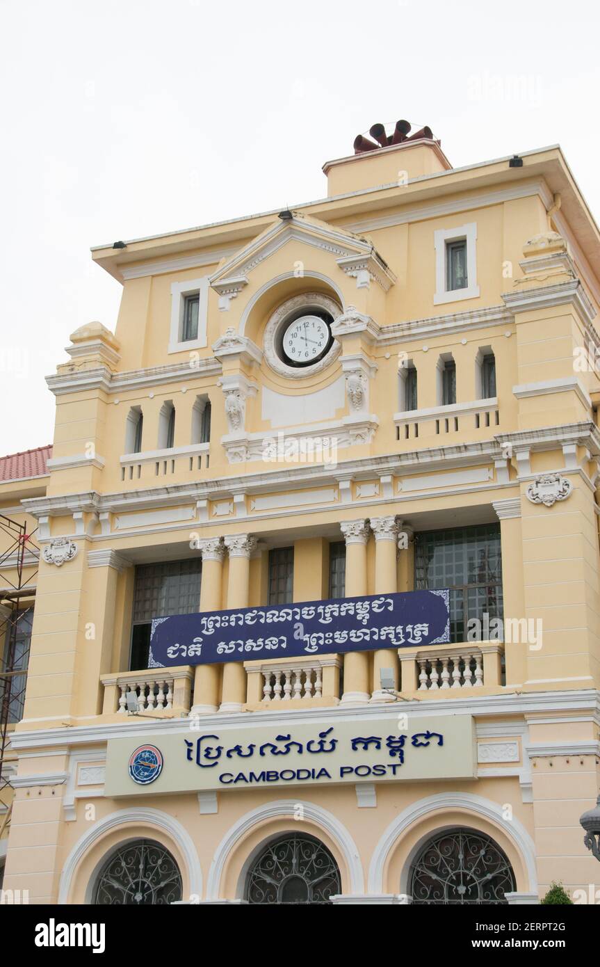 Phnom Penh, Kambodscha: Das Hauptpostamt befindet sich in einem attraktiven Gebäude im Kolonialstil Stockfoto