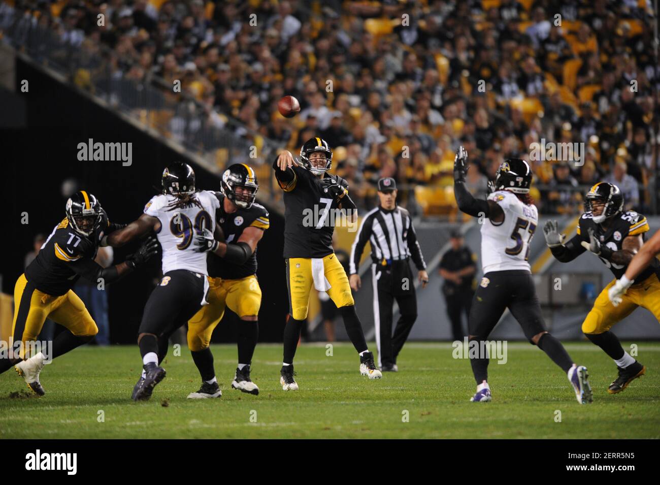 30th. September 2018: Steelers #7 Ben Roethlisberger während des Spiels Pittsburgh Steelers vs Baltimore Ravens im Heinz Field in Pittsburgh, PA. Jason Pohuski/(Foto von Jason Pohuski/CSM/Sipa USA) Stockfoto