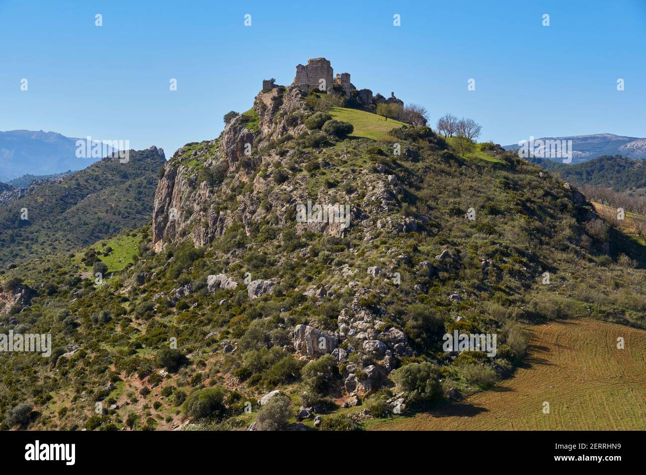 Überreste der Mauer und Burg von Turon in Ardales, Provinz Malaga. Andalusien, Spanien. Stockfoto